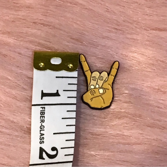 Rock On Hand Symbol Pin - Picture 4 of 4
